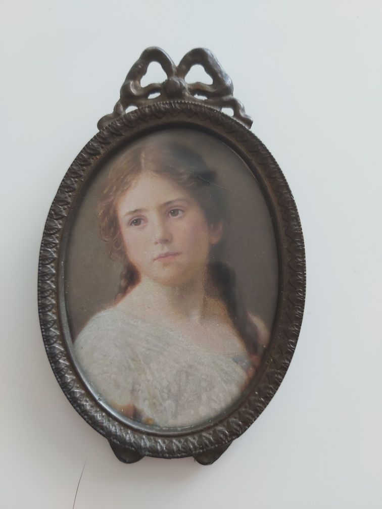 Stary obrazek w ramce do powieszenia okrągły medalion kobieta 2 szt