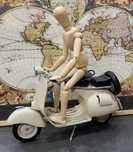 Miniatura Vespa modelo de 1955 cor creme