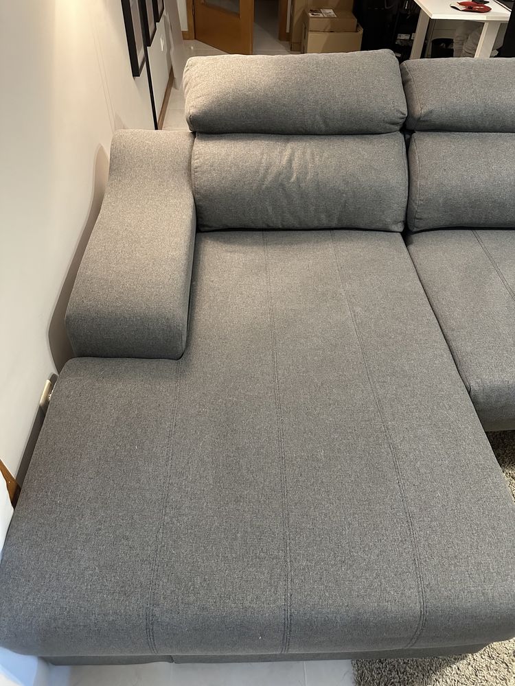 Sofá chaise longue com arrumação