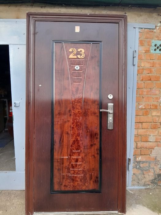 Двері вхідні (квартирні)