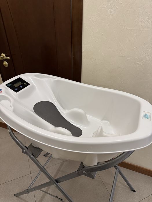 Дитяча ванночка з підставкою ніжками aqua scale