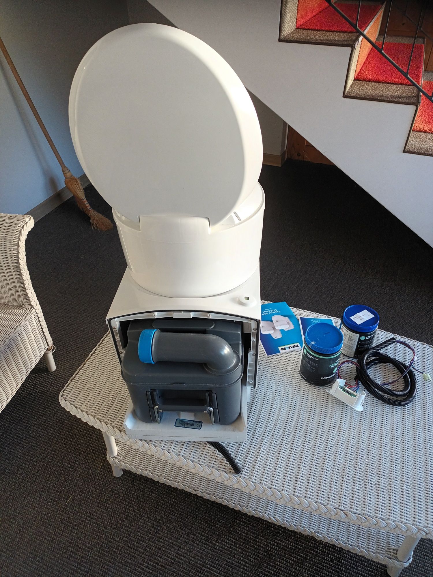 Ubikacja, WC,  toaleta obrotowa kamper kamping thetford  c223s