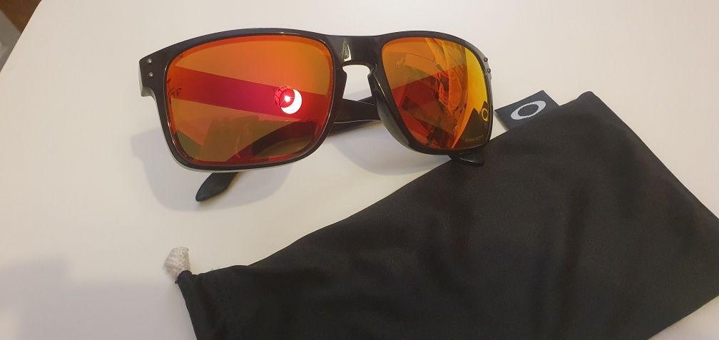 Óculos de sol Oakley, modelo Holbrook