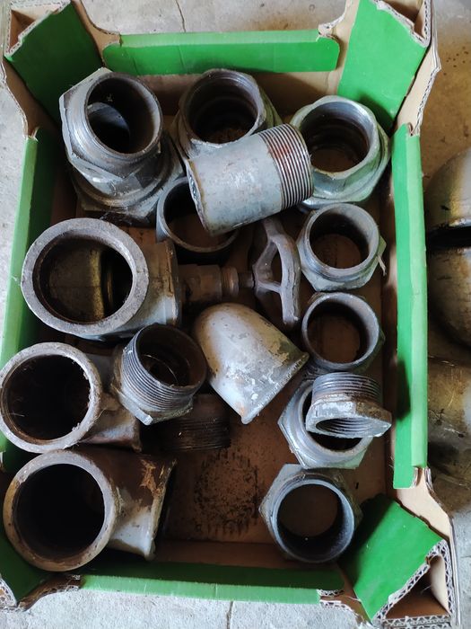 Kolanka, trójniki, mufki, śrubunki