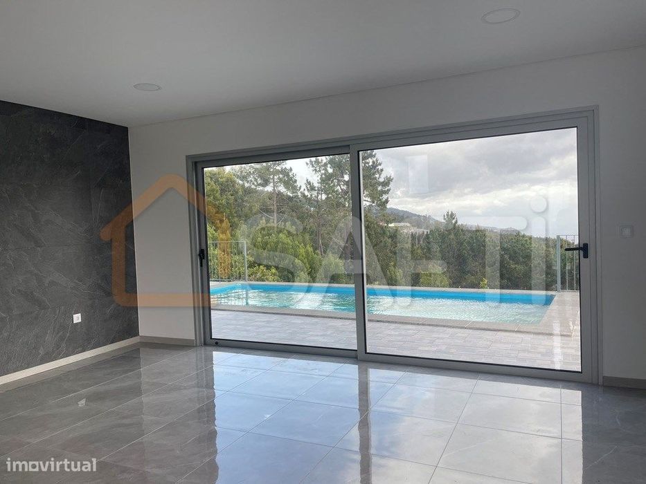 Vende-se casa renovada na Madeira - dos Prazeres, com vista mar