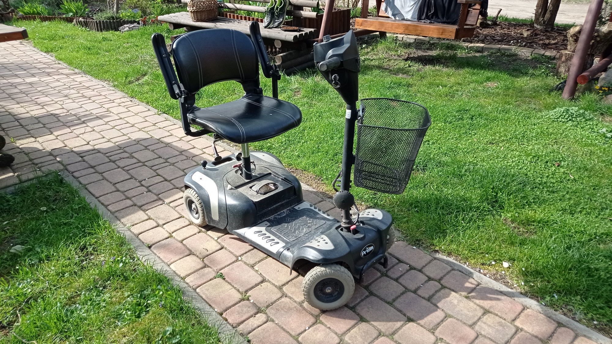 Wózek skuter dla osoby starszej niepełnosprawnej