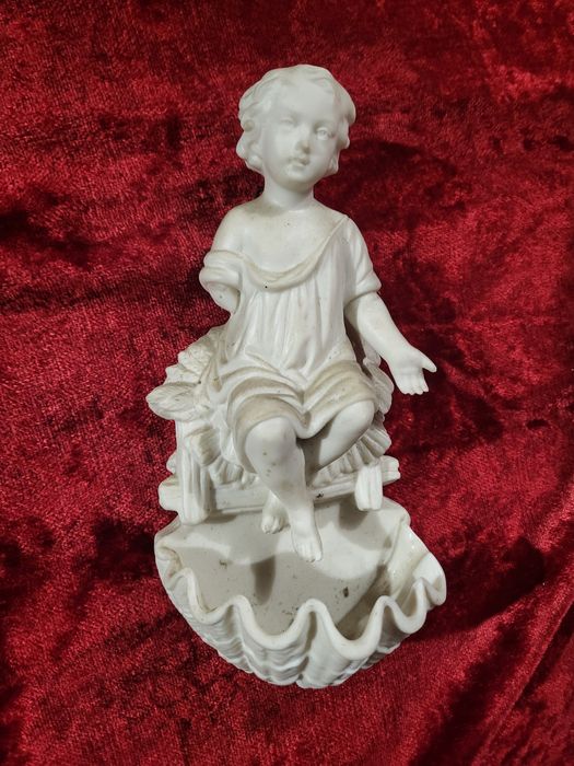 Zabytkowa kropielnica z biskwitu Pan Jezus ubytek