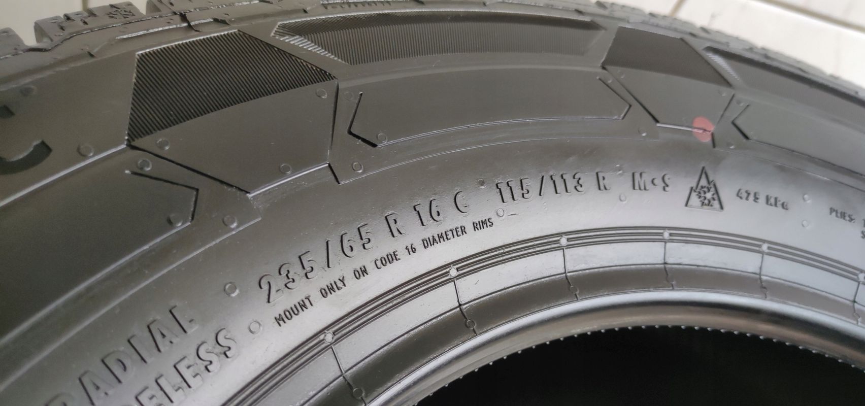 2x 235/65r16c Continental VanContactWinter 115/113r Jak Nowe