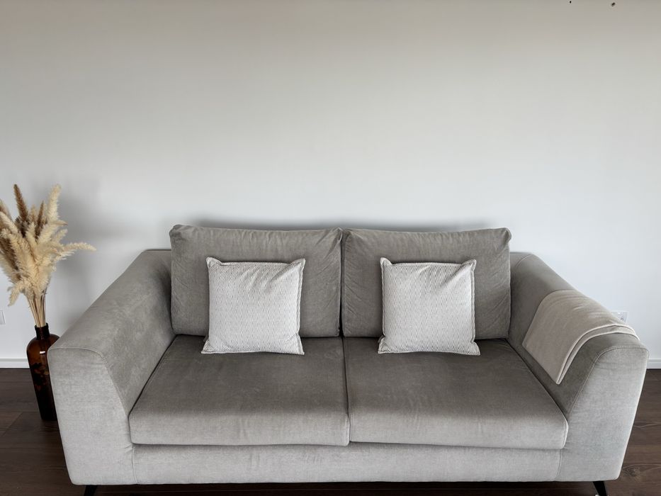 Sofa 3 lugares em tecido aveludado,