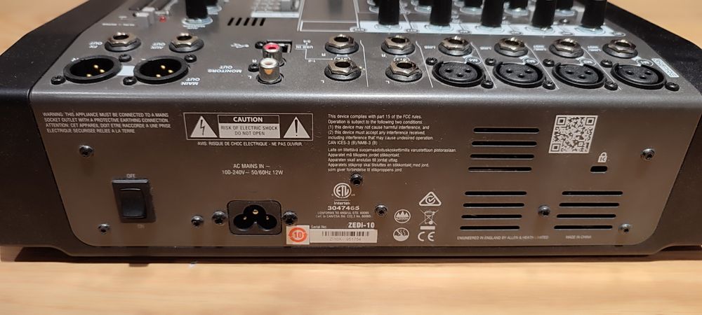 Mesa de som Allen Heath ZEDi10