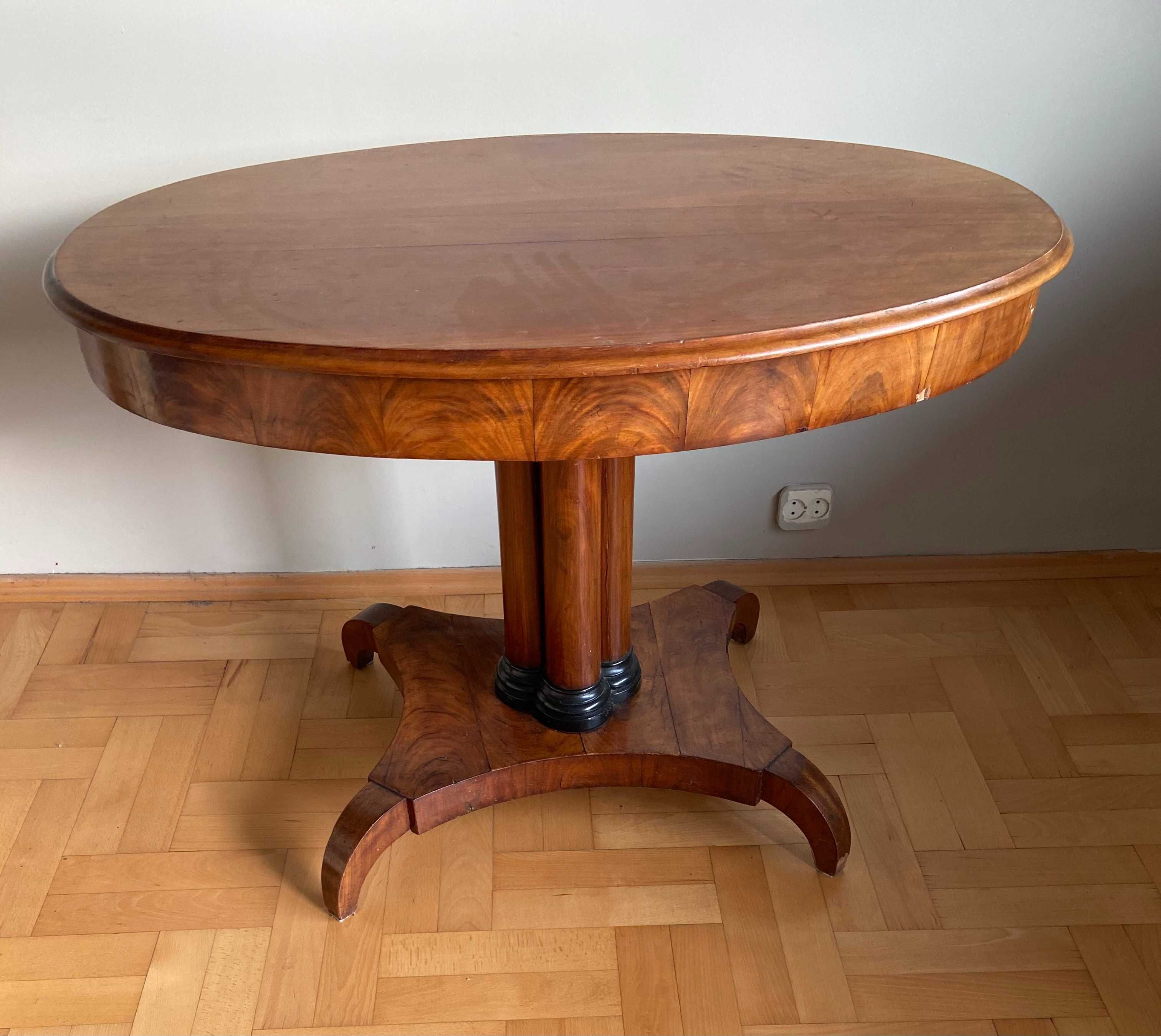 Stół drewniany owalny w typie Biedermeier