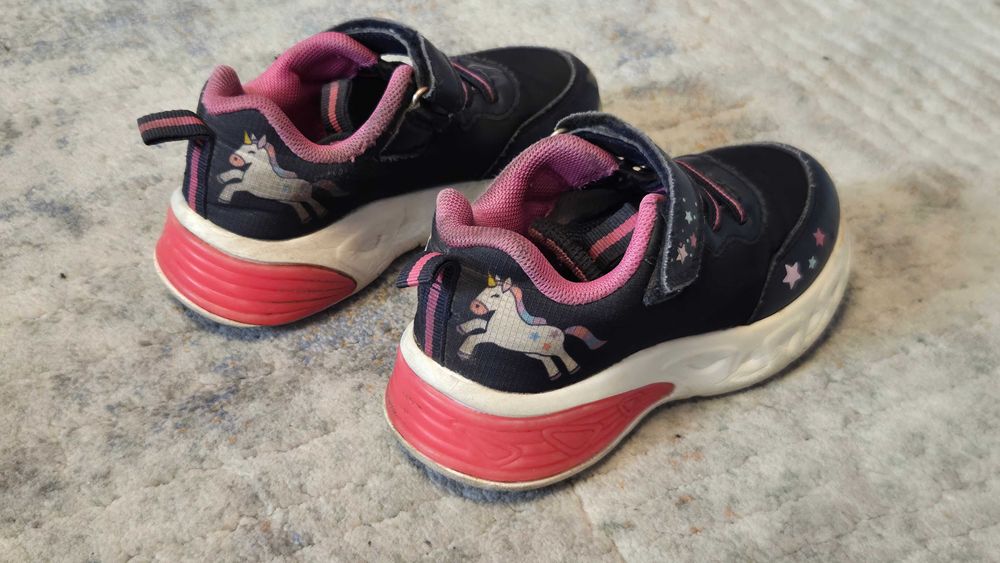 Buty 26 sportowe świecące podeszwy dla dziewczynki