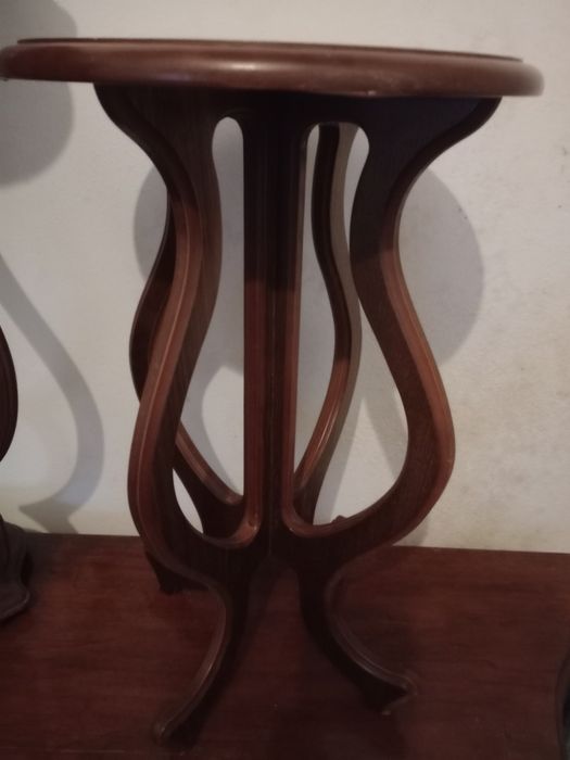 Vendo móvel pequeno em bom estado, tem pequenas marcas de uso .