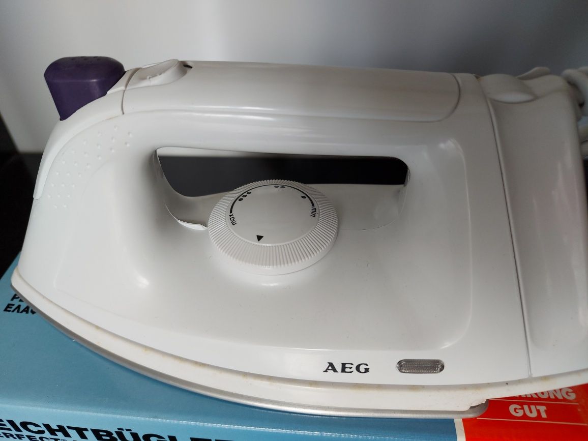 LIQUIDAÇÃO Ferro de Engomar a seco AEG NOVO