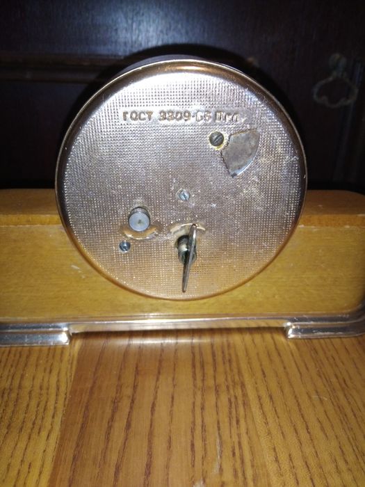 Продаю часы Маяк в хрустальном корпусе и не только