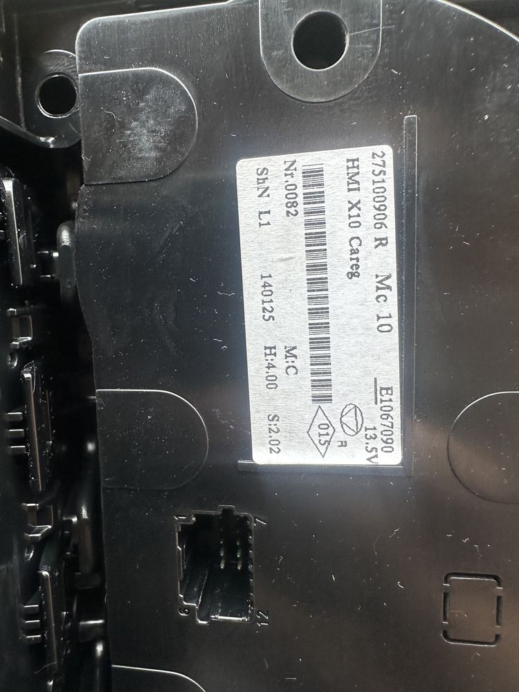 Блок управління пічкою клімат Renault Zoe 12-19 275100906r