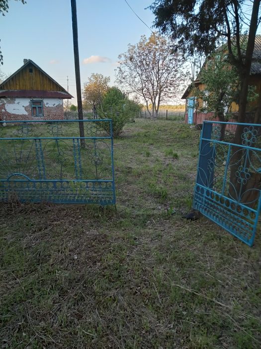 Терміново!Продається пів будинка.