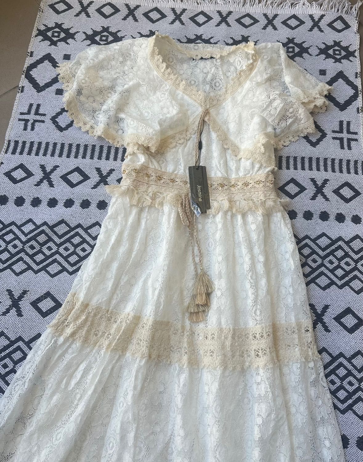 Biała sukienka koronkowa boho maxi