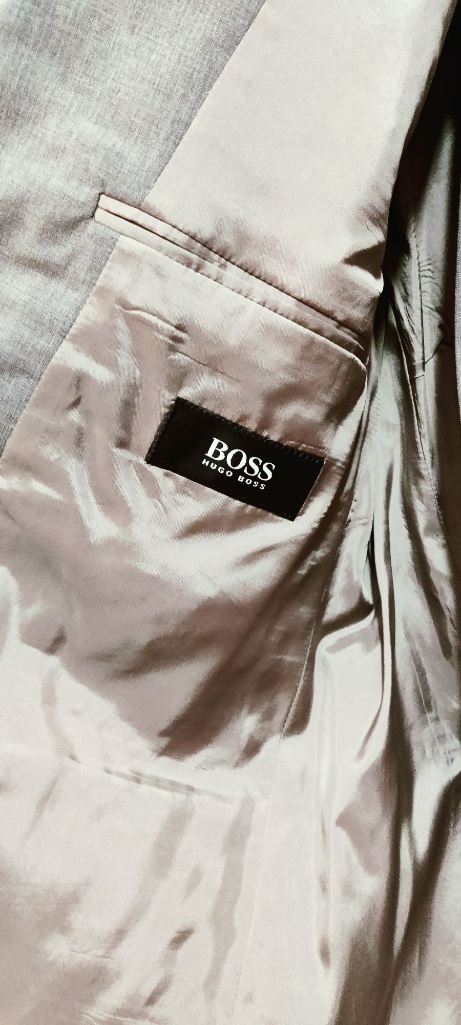 Fato Hugo Boss cinzento claro