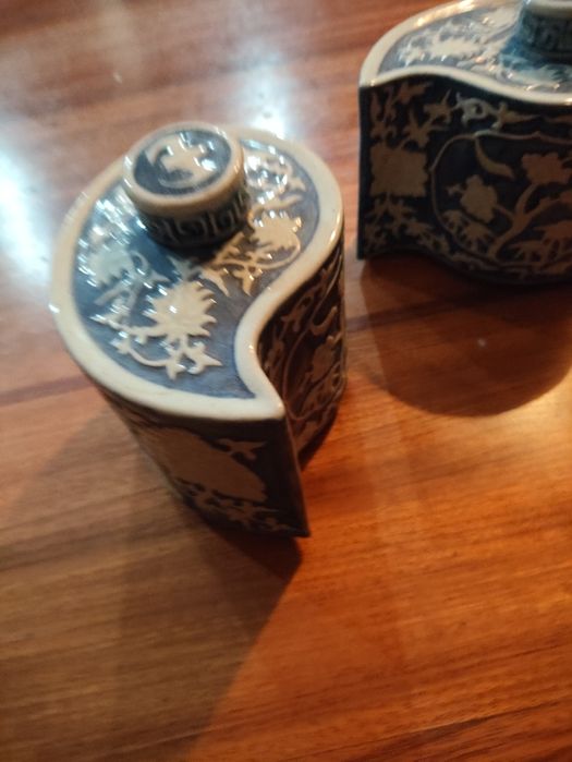 Peças decorativas com desenhos chineses