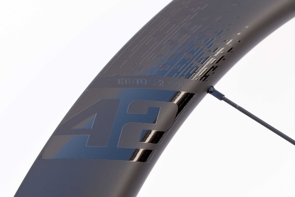 NOWE koło tylne CARBON SZOSA 622-21c wysokość 42mm 12x142mm HG 830g FV