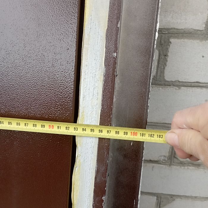 Продам двері вхідні металеві