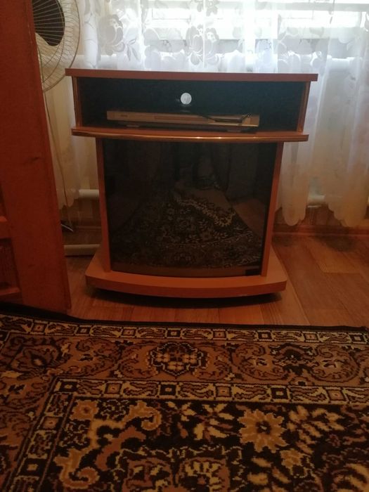 Тумбочка под тв.