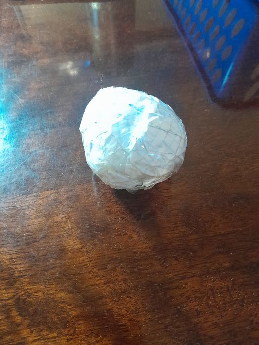 М'ячик із бумаги та скотчам