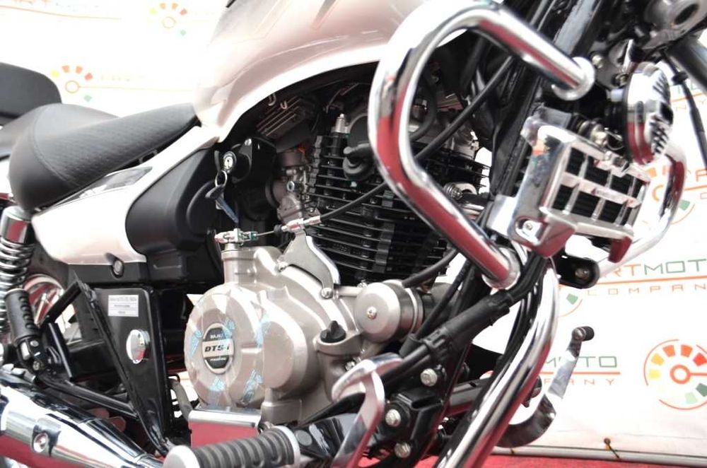 Новий мотоцикл BAJAJ Avenger Cruise 220, мотосалон Артмото Полтава