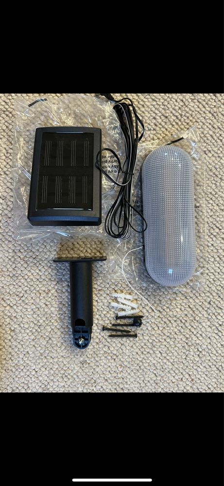 Lampa LED z panelem słonecznym Comparator