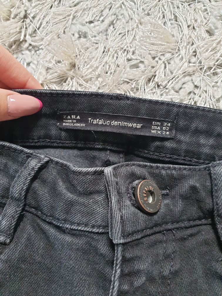 Czarne jeansy ZARA