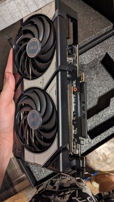 RTX 5070 ASUS новая, комплект