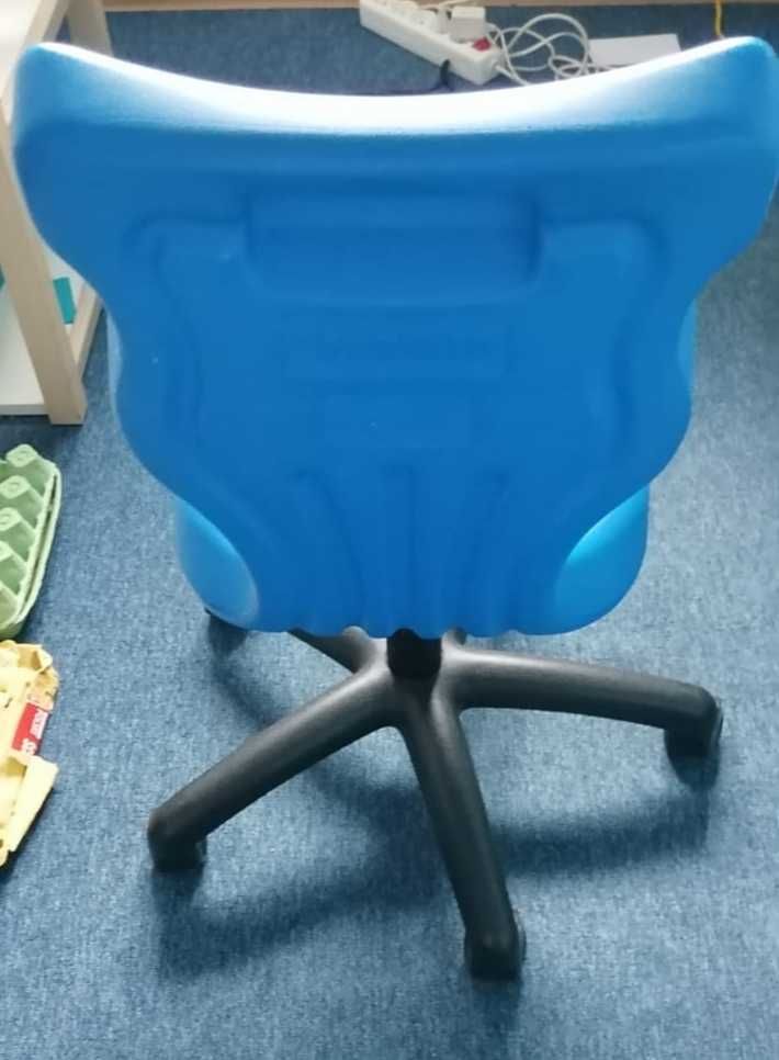 dla dzieci krzesło niebieskie na kółkach entelo Twist 3