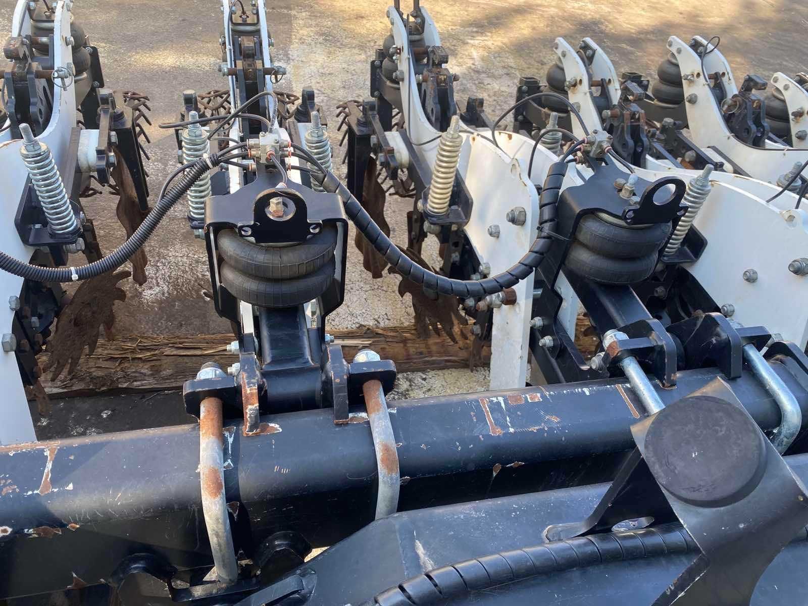 Культиватор грунтообробний комплекс STRIPCAT по технології Strip-
Till