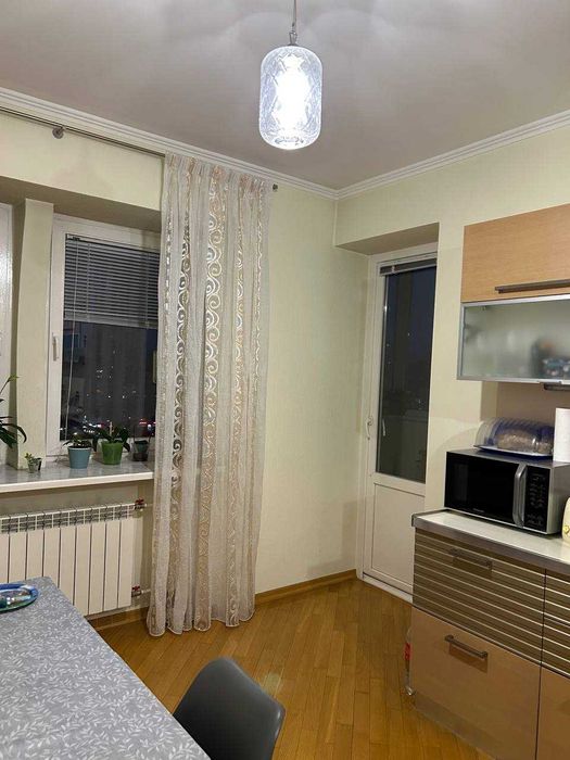 Продам видову трикімнатну квартиру Київ Левка Лук'яненка 29 Оболонь