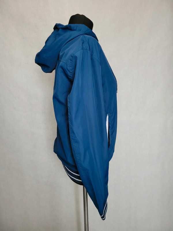 Niebieska męska kurtka wiosenna z kapturem wiatrówka s ze ściągaczami