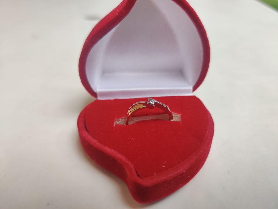 Pierścionek zaręczynowy złoty z diamentem rozmiar 15