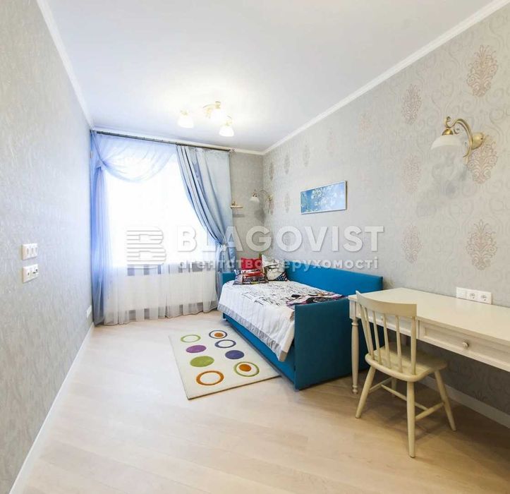 Чудовий будинок поряд Голосеевского парку, м. Голосіївська