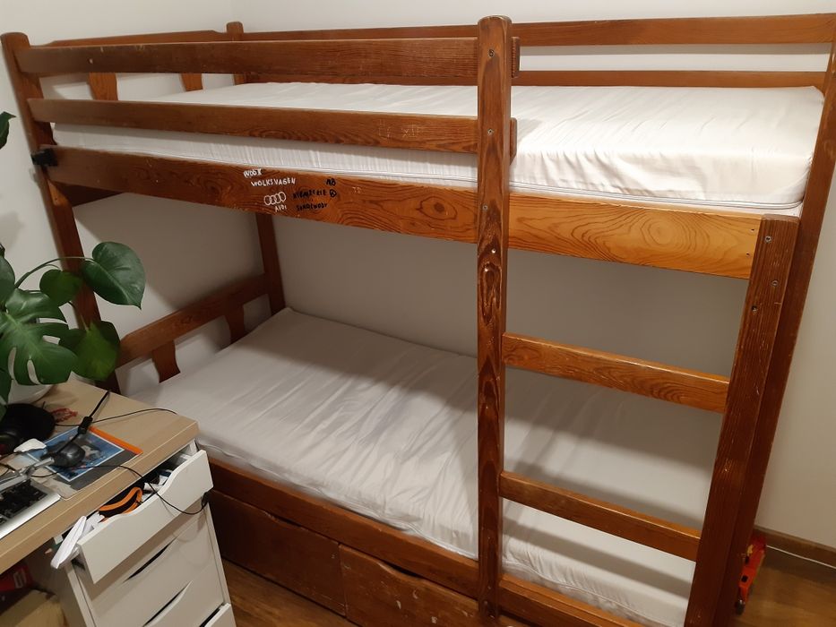 Łóżko piętrowe drewniane