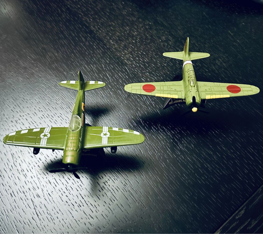 2 Miniaturas de avioes