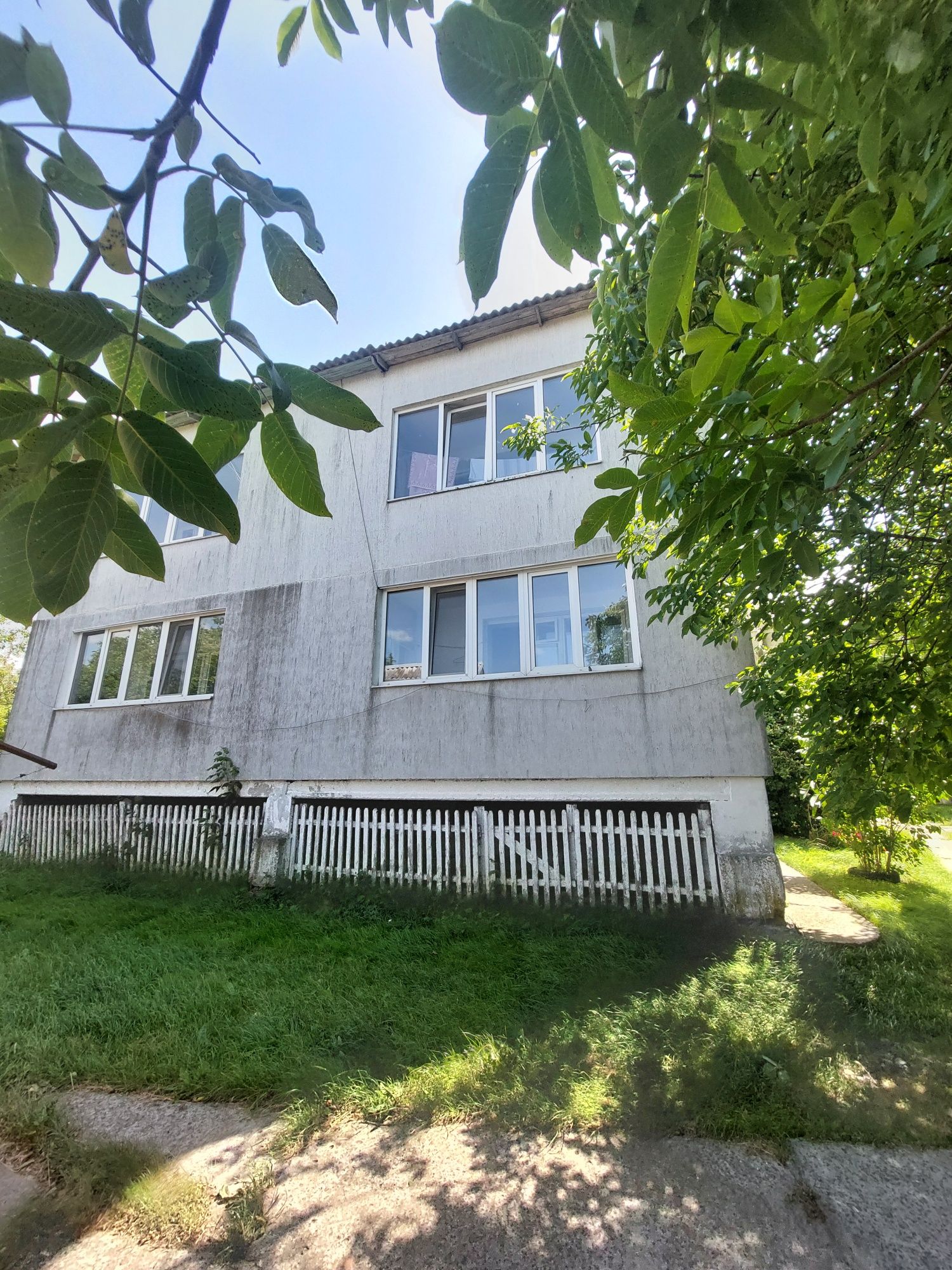 ПРОДАЖ! Трикімнатна квартира в селищі Локачі