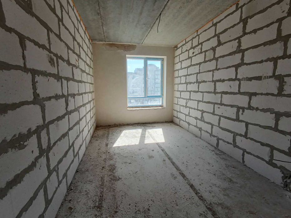 26582 
Терміново !!!
Продаж 2 кімнатної квартири на  Виставці ЖК