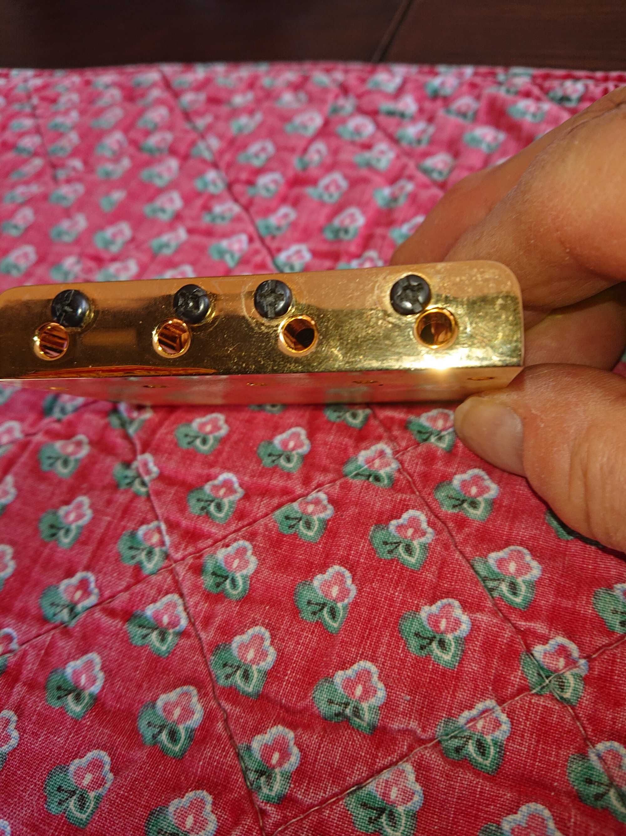 Mostek do gitary basowej 4 strunowej Gold