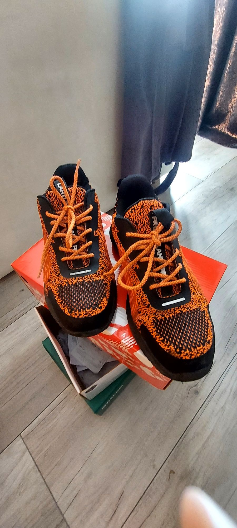 Buty męskie robocze z zabezpieczeniem blacha