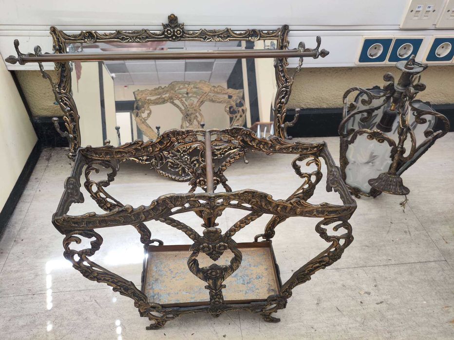 Conjunto peças decorativas Antigas (Candeeiro + Chapeleiro + Cabide)