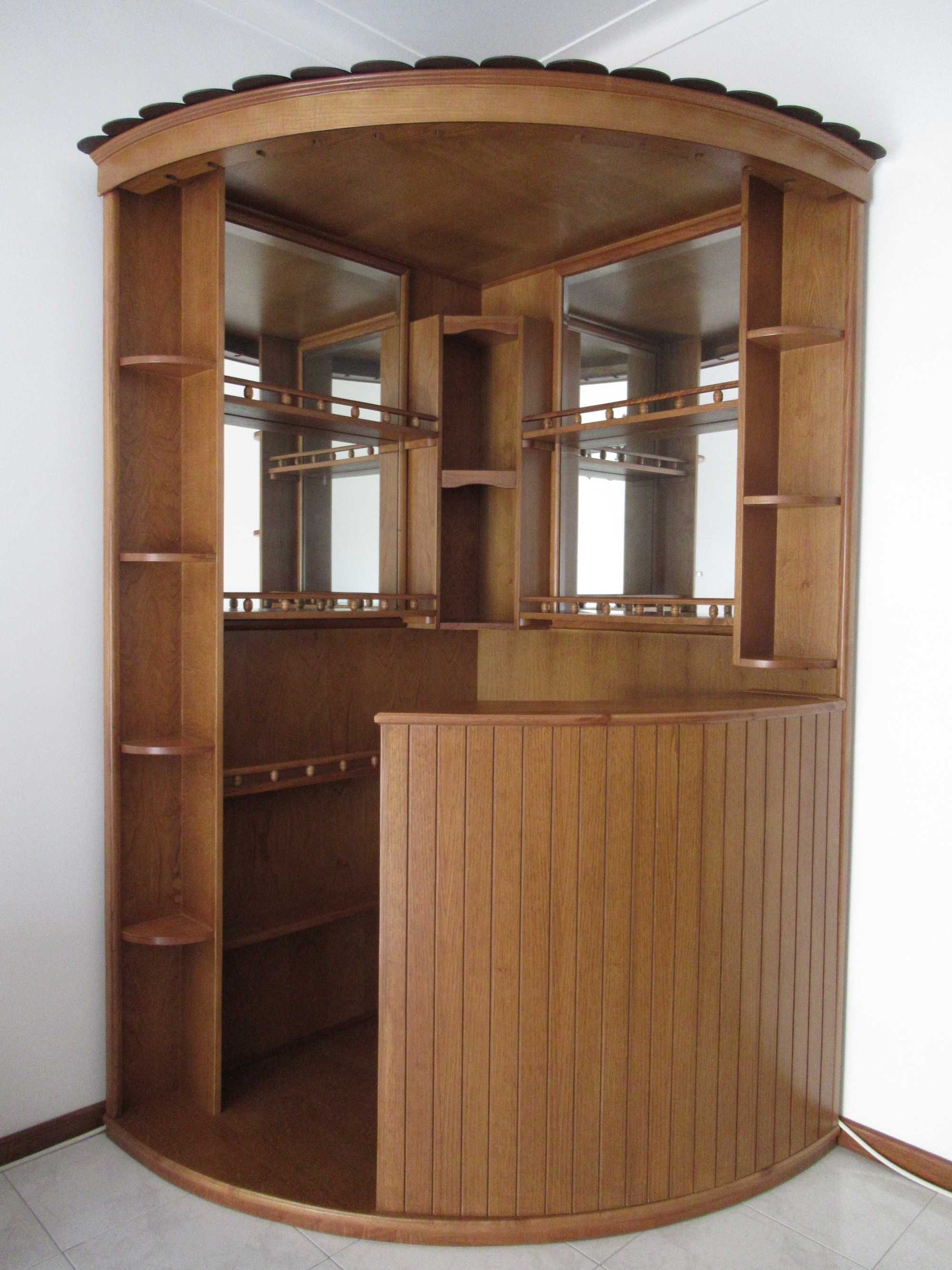 Bar de Madeira Novo