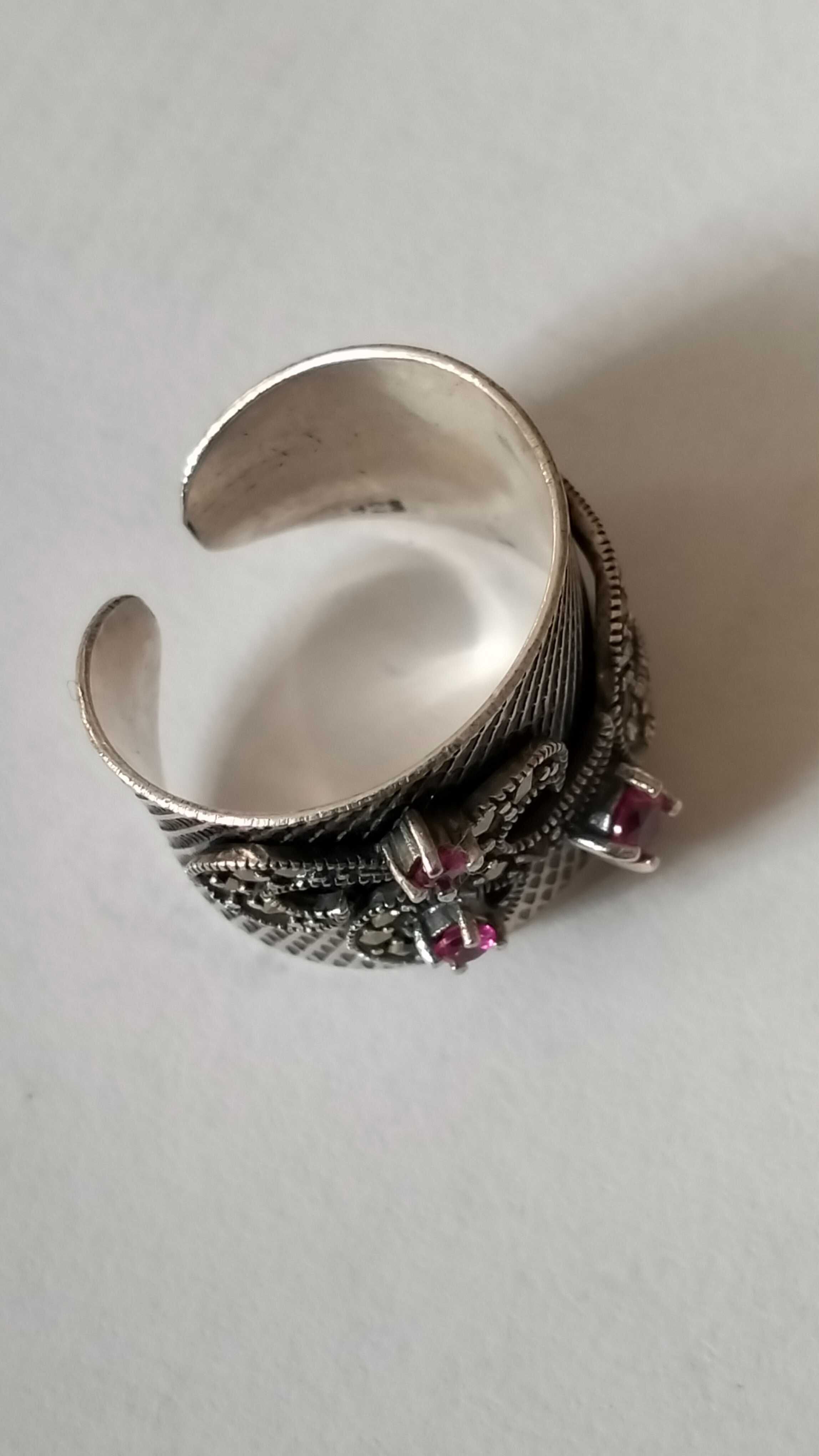 srebrny pierścionek z cyrkoniami i markazytami rozmiar 18 i więcej