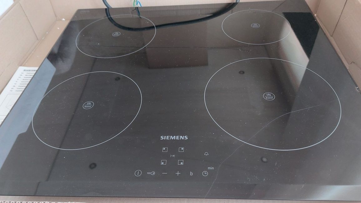 Placa de indução siemens (vidro partido mas a funcionar)