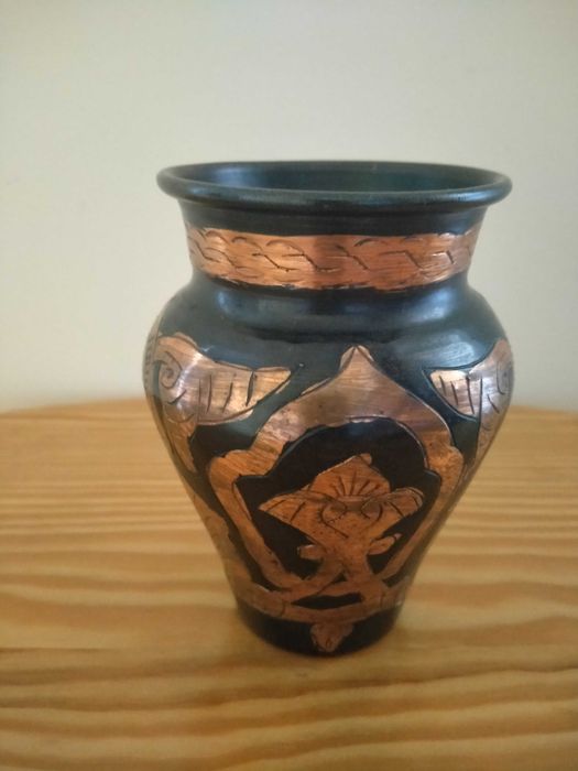 Wazonik miedziany grawerowany wysokość około 12 cm waga około 190 g