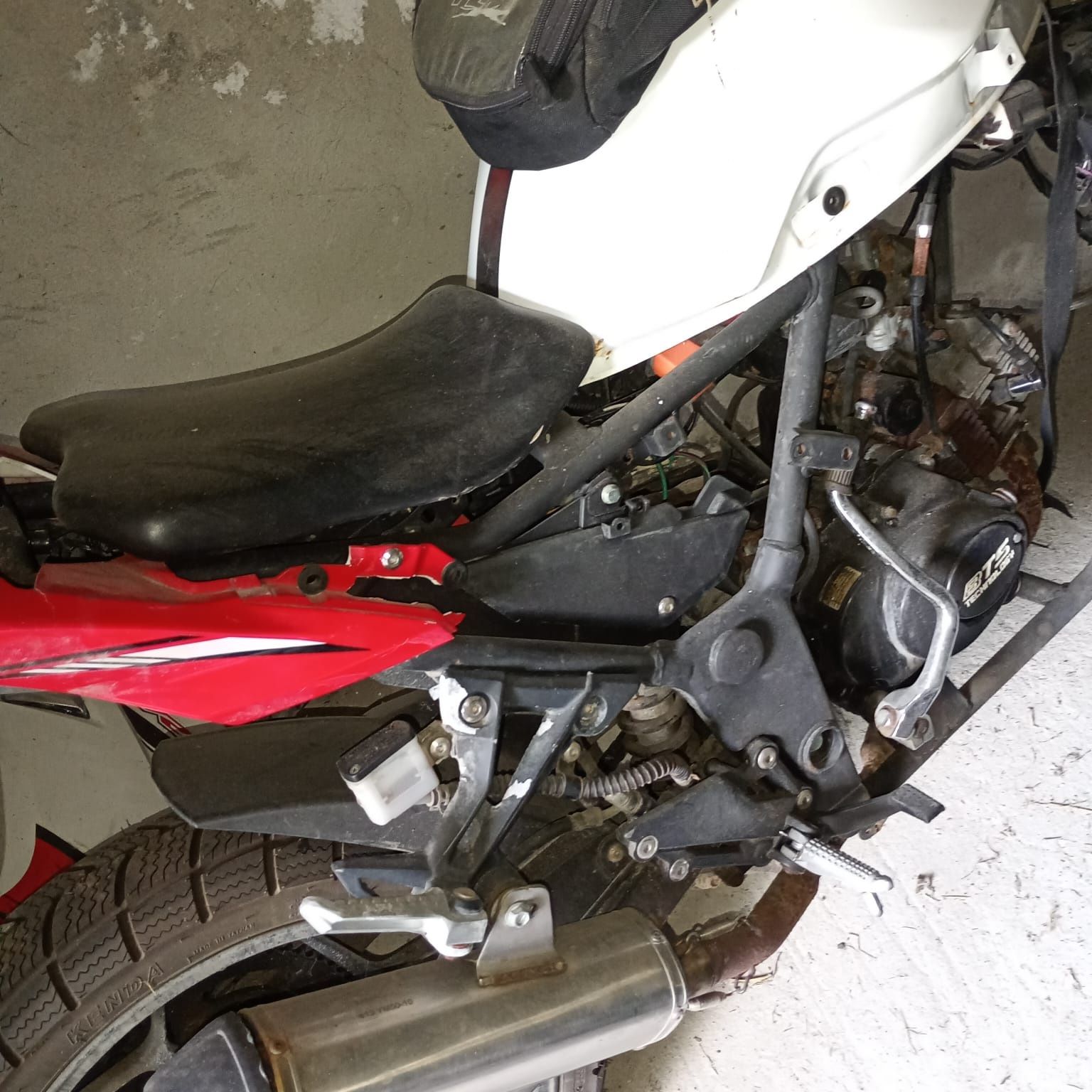 Sprzedam motor w całości.
